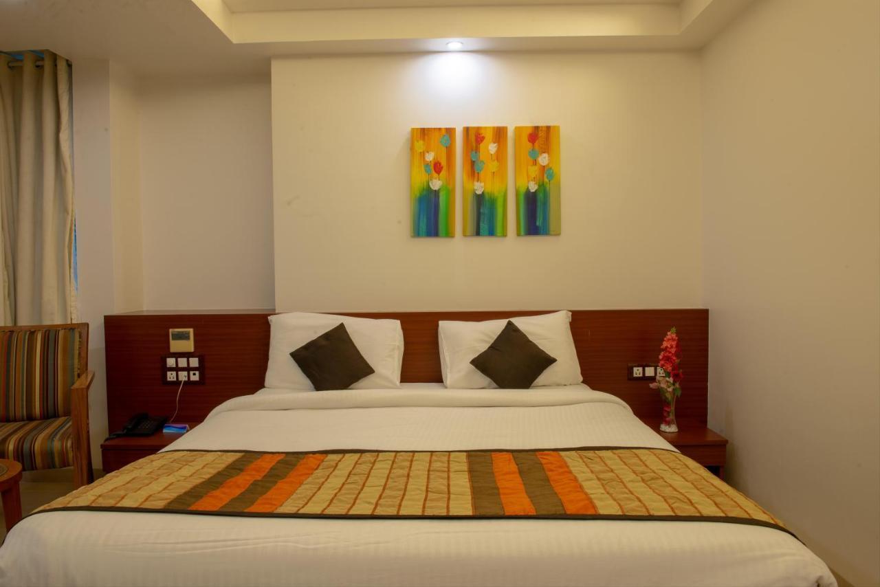 Monarch Montvert Pune Exterior foto