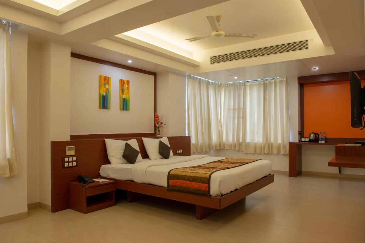 Monarch Montvert Pune Exterior foto