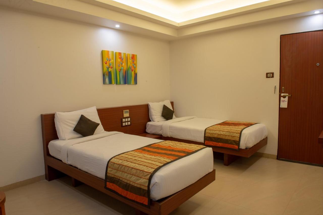 Monarch Montvert Pune Exterior foto
