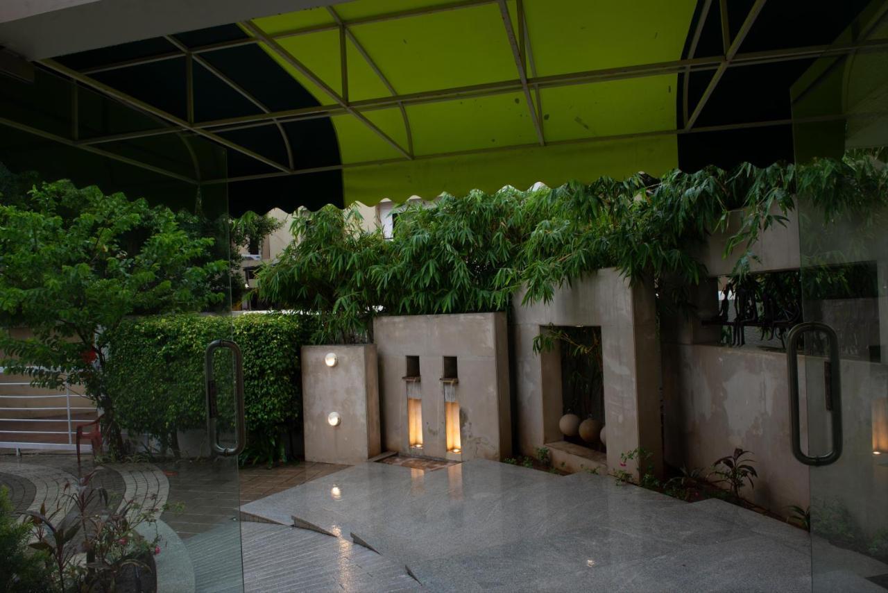 Monarch Montvert Pune Exterior foto