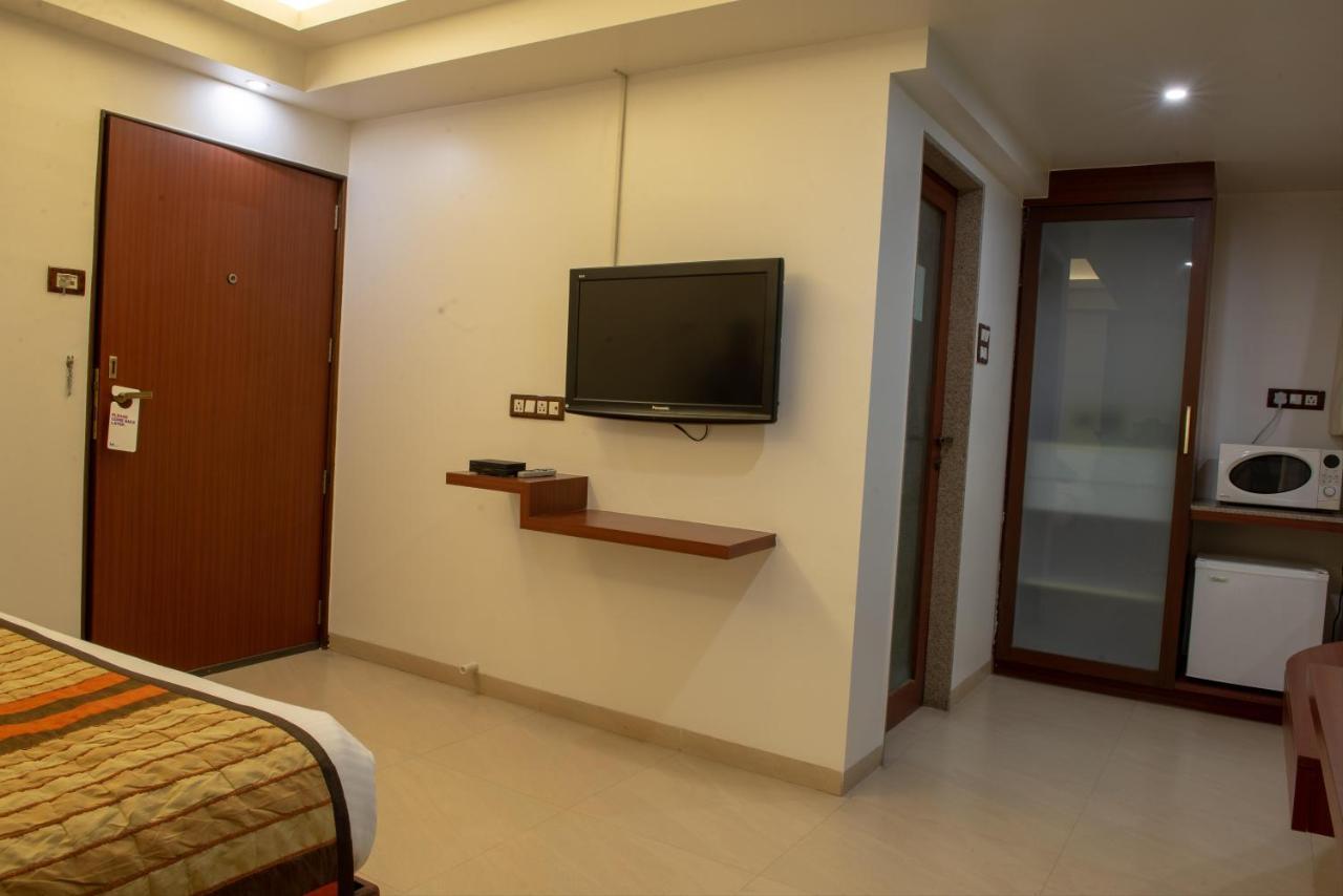 Monarch Montvert Pune Exterior foto