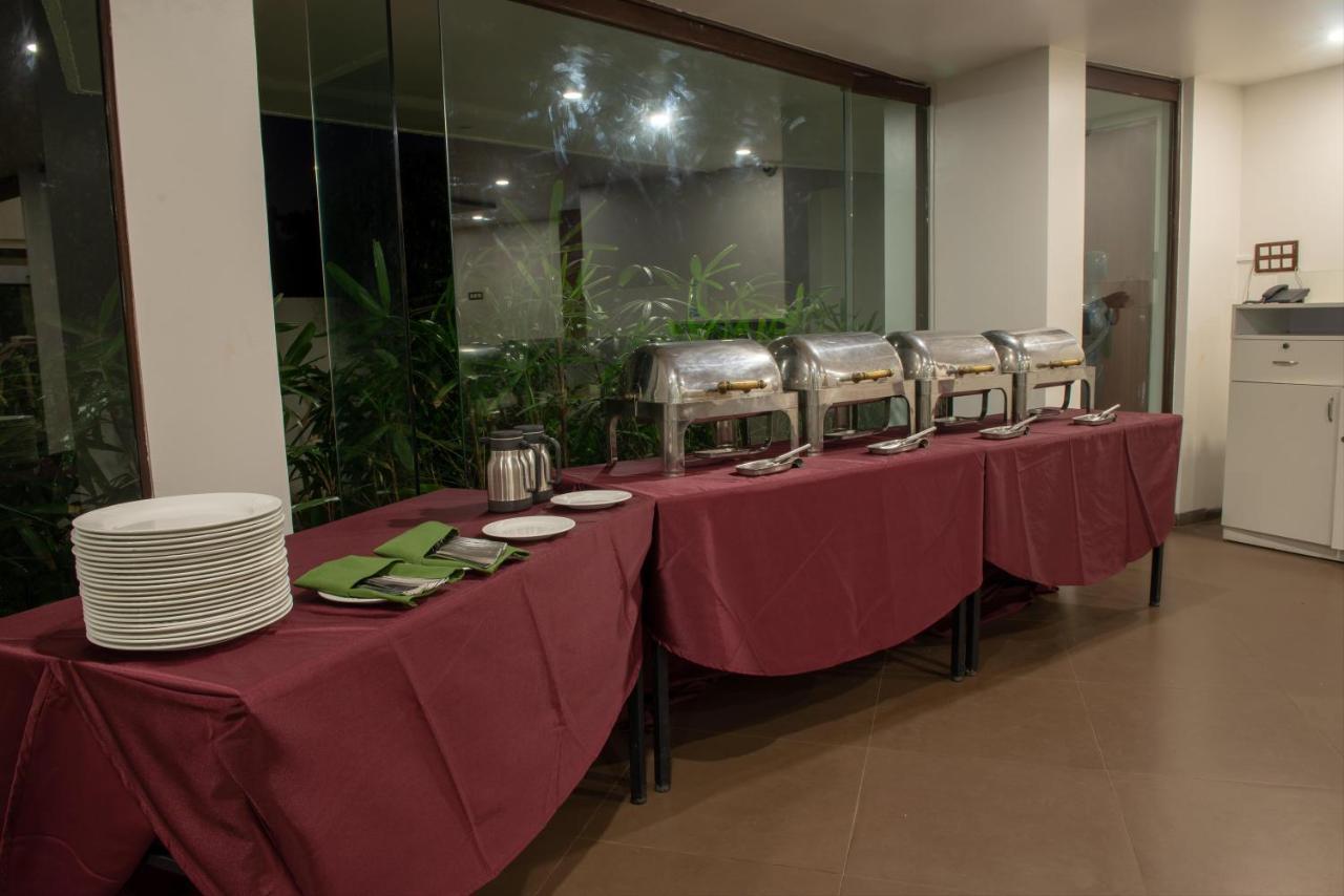 Monarch Montvert Pune Exterior foto